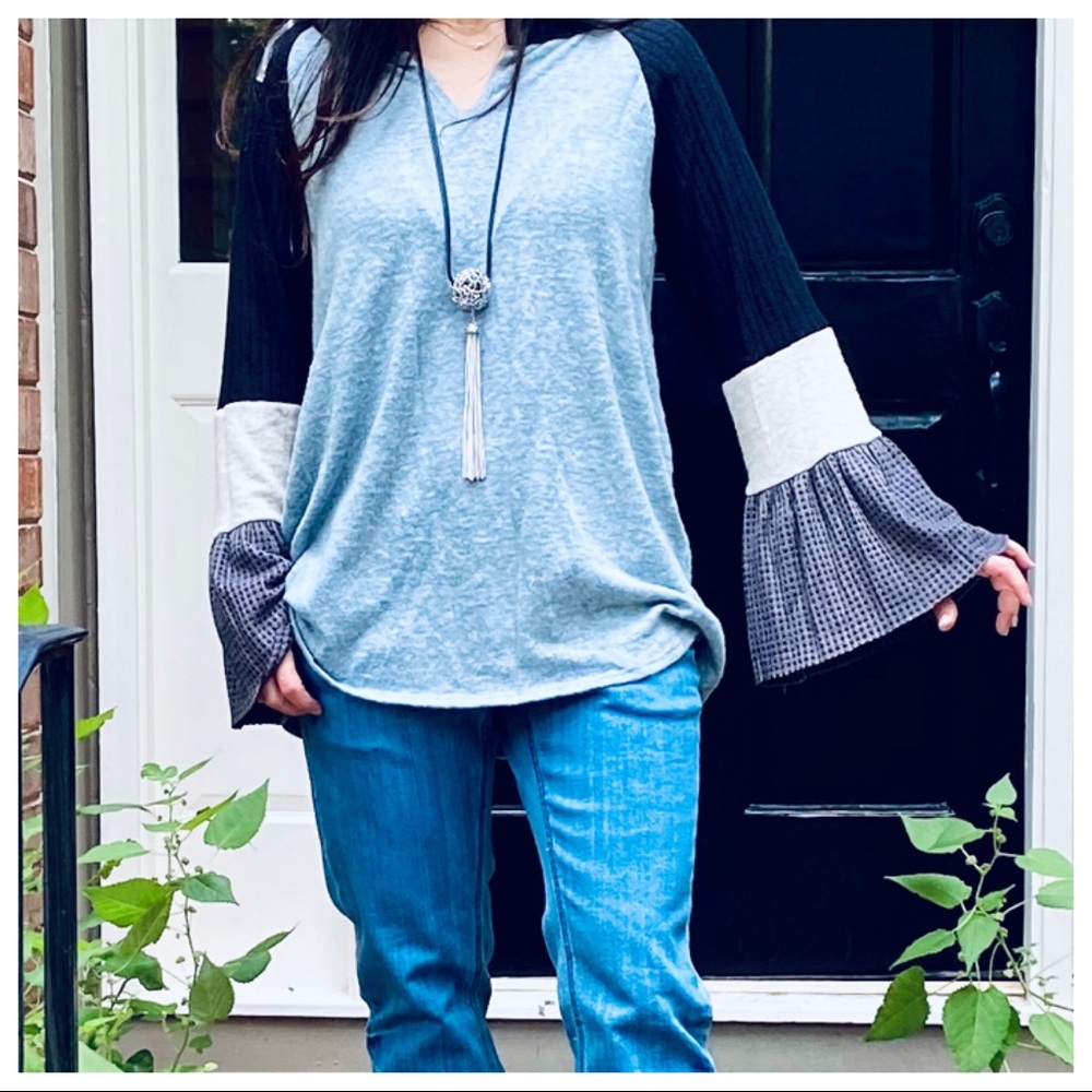 ✨LAST ONE✨BOHO COLOR BLOCK BELL SLEEVES TOP - Picture 7 of 9